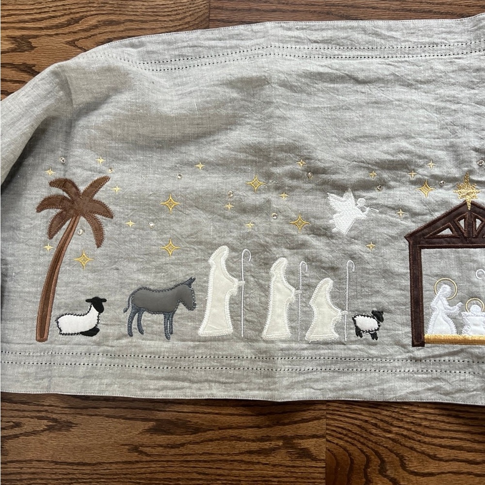 Nativity set table runner - Picture 2 of 4